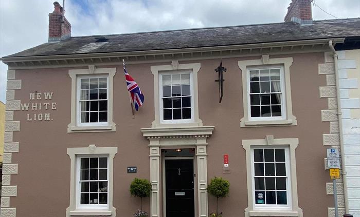 New White Lion Llandovery